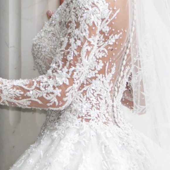 Wedding dress - Picture 4 of 4